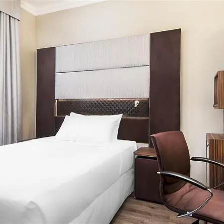 فور بوينتس باي شيراتون سينتر 4* ميلان