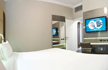 فور بوينتس باي شيراتون سينتر 4*